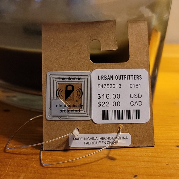 Silver Heart shaped earrings - Picture 4 of 4